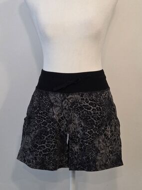 Tuff Athletics Black and White Logo Tag